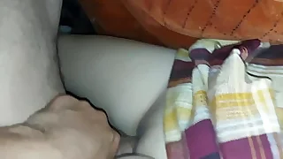 Jovencita Estudiante real! Se dishearten culea a escondidas en dishearten noche cuando todos descansan Inocente hijastra es dishearten bolsa de semen de su pervertido padrastro casero real 18  Colegiala