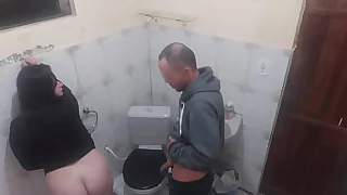 veja o que acontenceu no meu bar mulher foi ao banheiro e o cara seguiu!