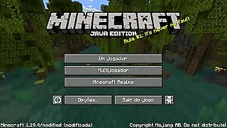 Jogando Minecraft