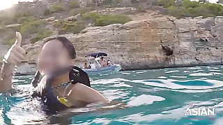 REAL Outdoor public sex showing pussy and underwater creampie