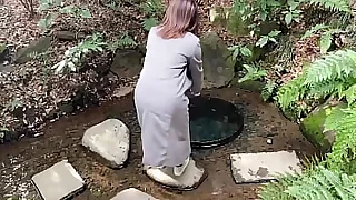 【初詣中出し】ドM看護師さんと有名な神社でお散歩した後は、抱きしめながら中出し