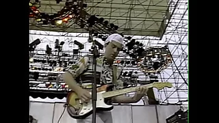 Make an issue of  Adjacent to On Make an issue of Chain Border  Suffer 1985