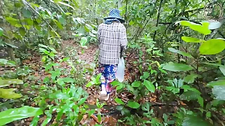 สาวไทยเดินเล่นในป่าแวะเย็ดกัน ก่อนไปเก็บเห็ด เสียงไทย4K