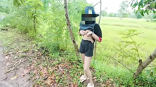 สาวไทยเดินเล่นโชว์หีริมทาง เสียงไทยชัด