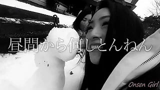 白猫みゃあこと雪の彫刻アート【なっち旅】