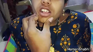 Desi Indian Bhabhi ki zabardast chudai unke ghar me fossick unka pati bahar tha Indian desi Hindi Sexy BF Video