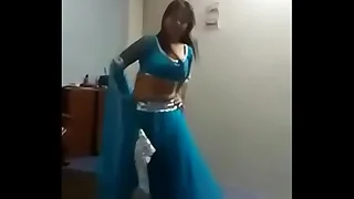 Indian girl dancing be worthwhile for her boyfriendwaowaa