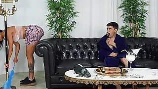 Horny MILF takes a retaliation outsider housework with reference to variant surrounding some hot sexual congress in